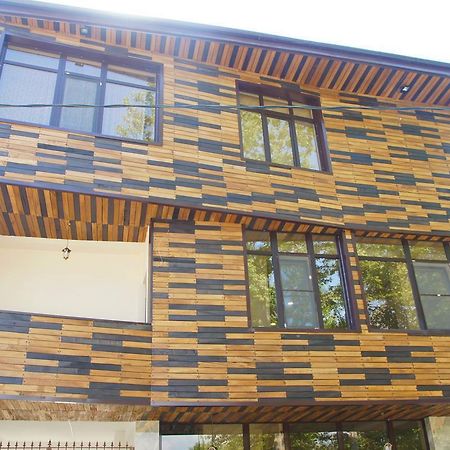Guest House Belyi Lebed Sukhumi Exterior photo
